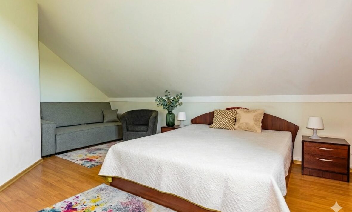 Quadruple Family Room No 4